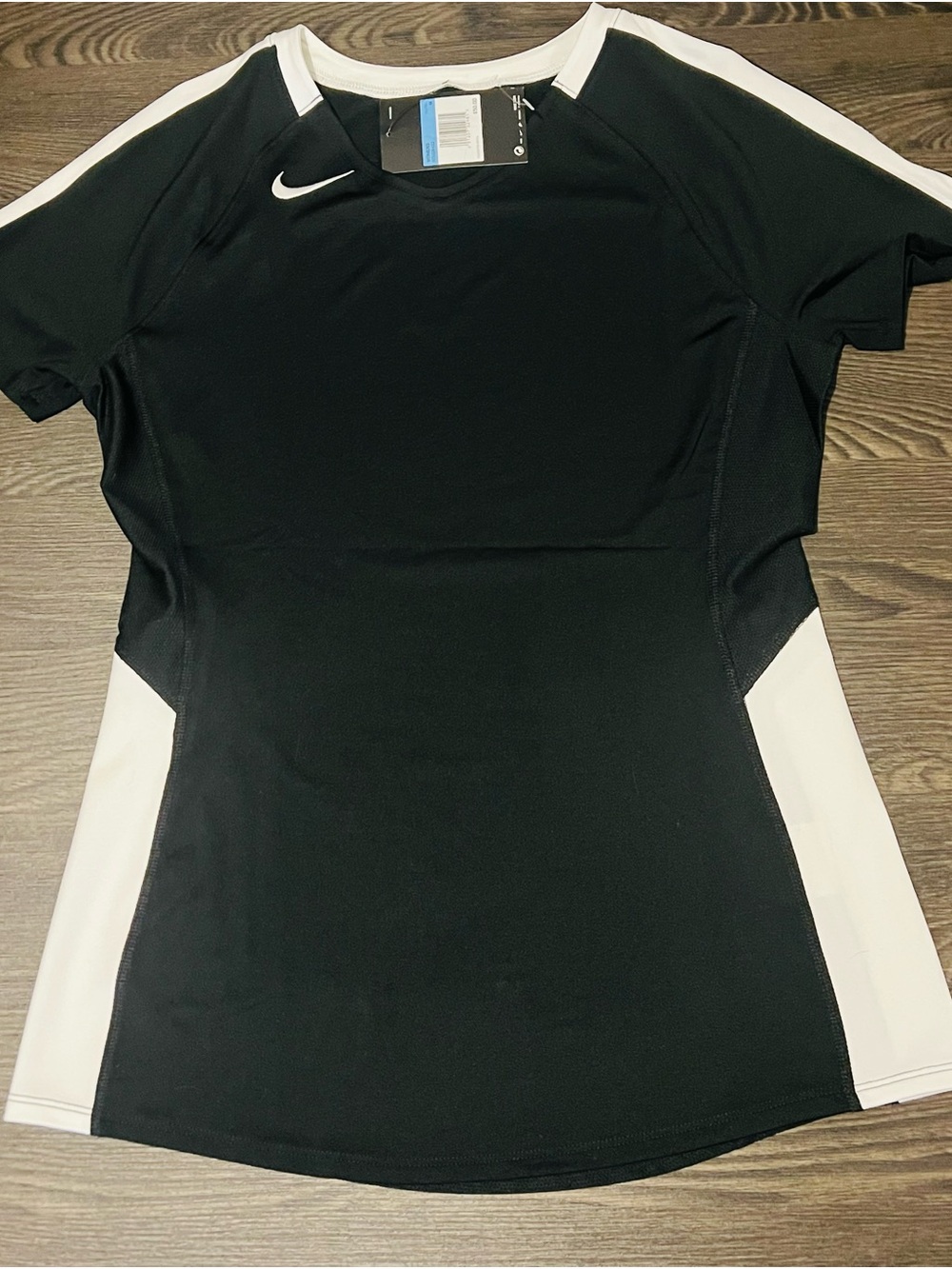 Nike Women’s Black and White Performance Jersey NWT 50.00